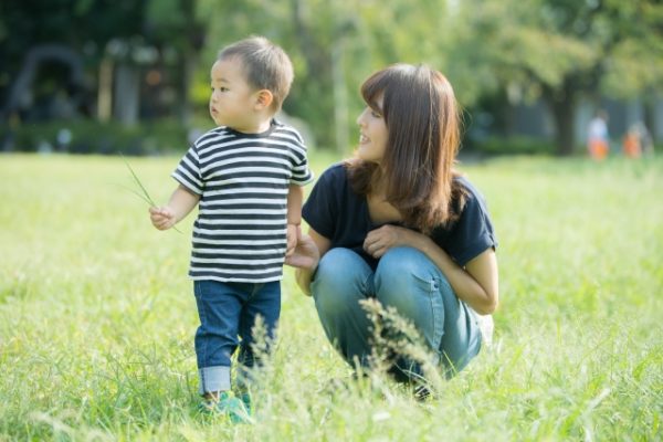 お母さんと子供の写真