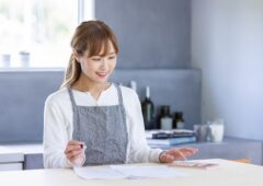 【婚活女性向け】年収は公開すべき？非公開のままだと損する理由と成婚率の関係